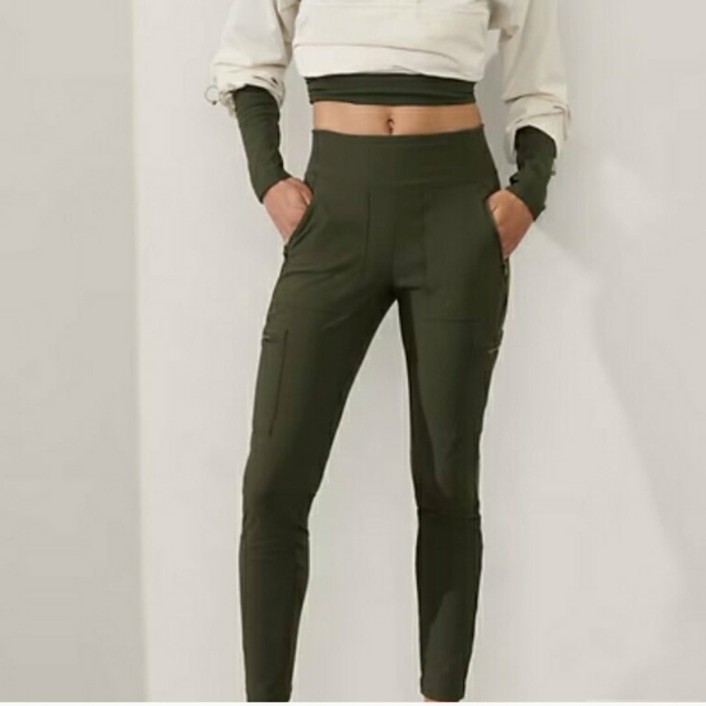 Athleta Highlands Hybrid Cargo Size 2  Dark Green Legging Cargo Pants
